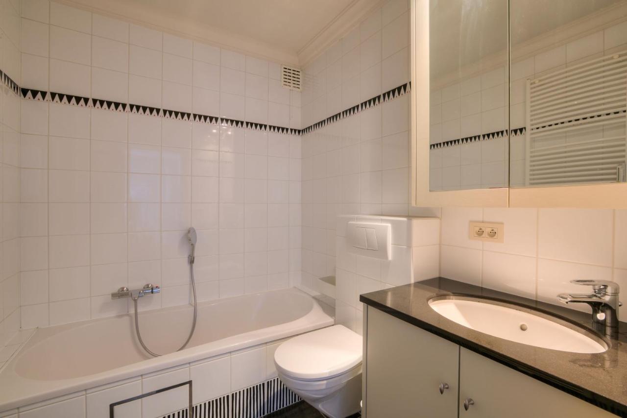 Appartementen Op De Zeedijk In Knokke Op De 3E En 4E Verdieping Van Logie Marie エクステリア 写真
