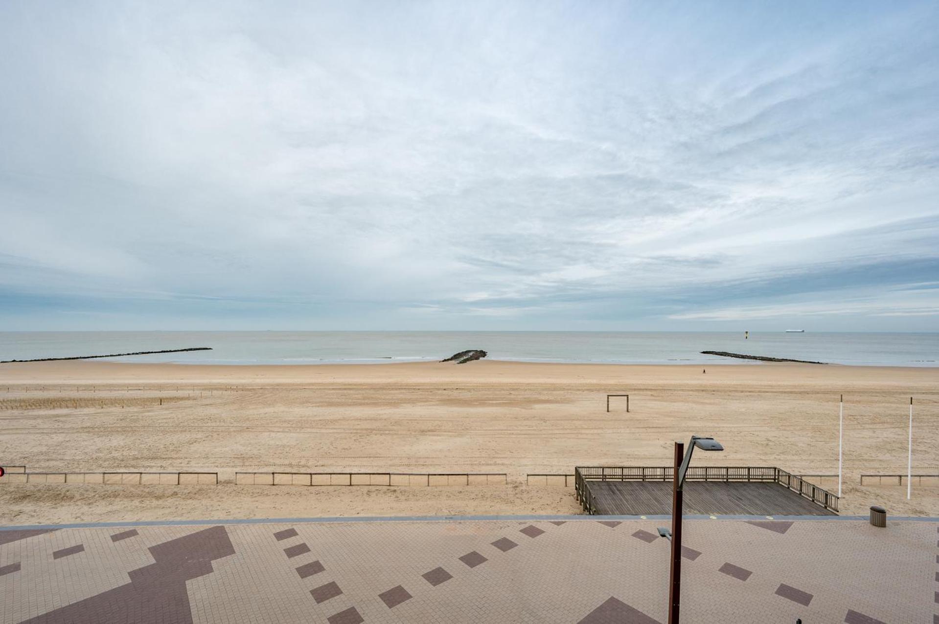 Appartementen Op De Zeedijk In Knokke Op De 3E En 4E Verdieping Van Logie Marie エクステリア 写真