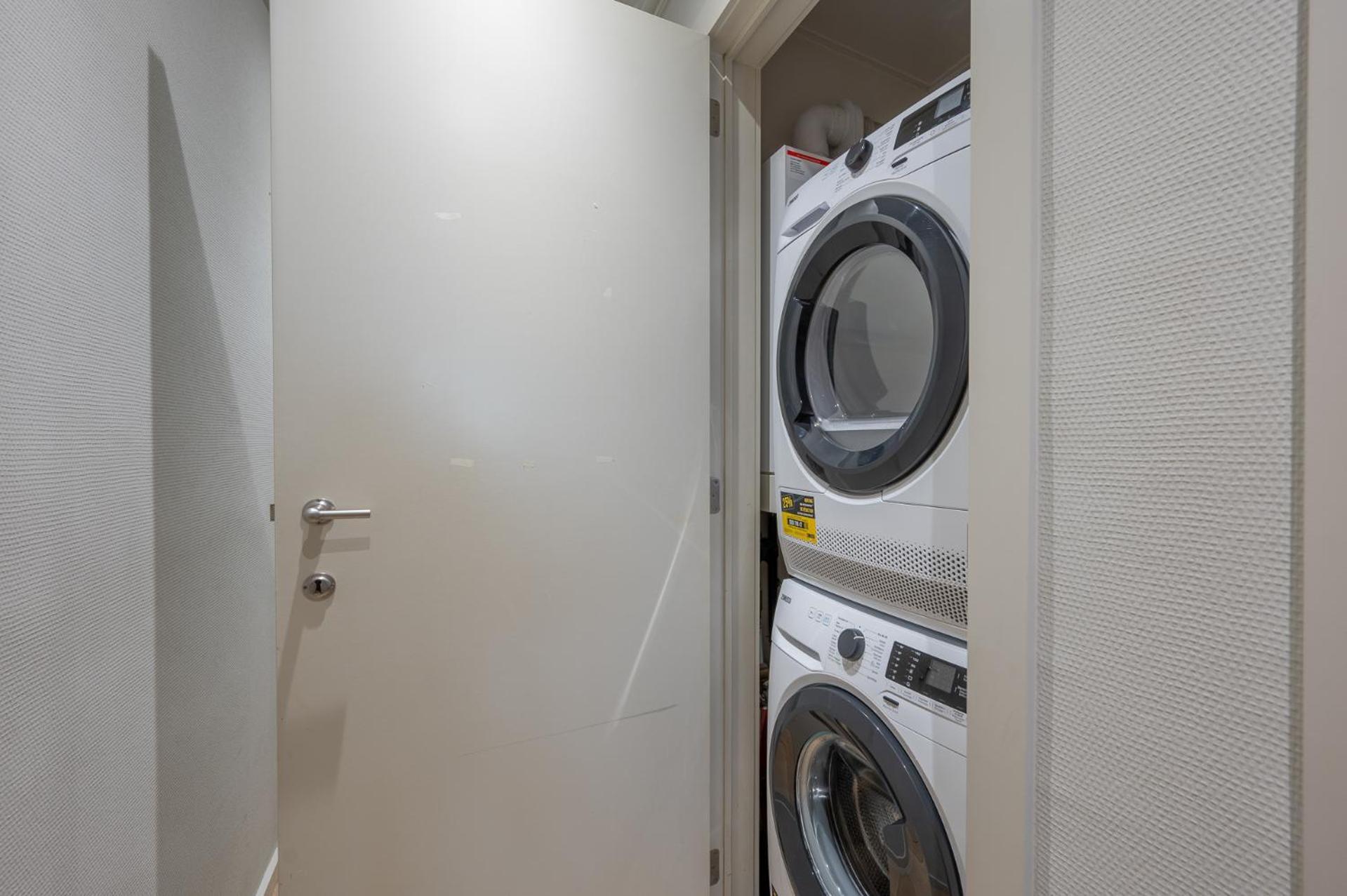 Appartementen Op De Zeedijk In Knokke Op De 3E En 4E Verdieping Van Logie Marie エクステリア 写真